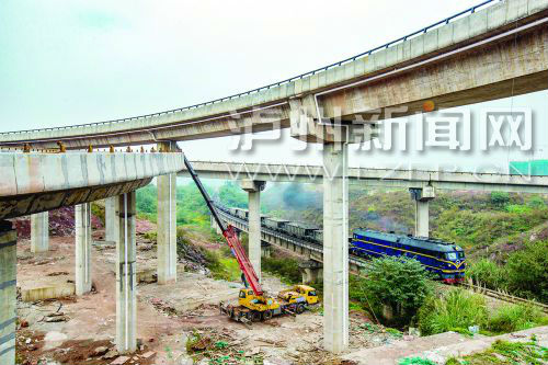 正在建設(shè)中的城西馬屋基立交。 記者 牟科 攝